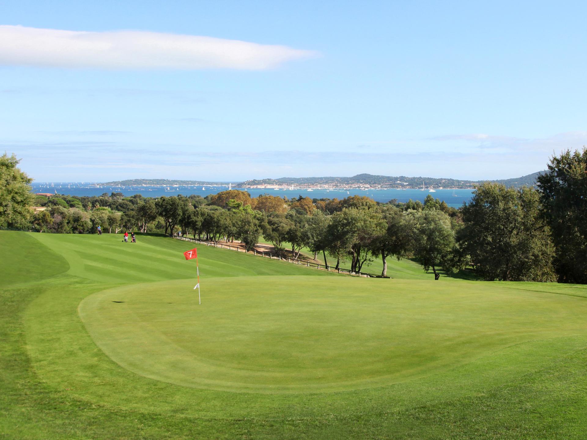 Le golf, sport élégant Grimaud Tourisme Le charme de la Provence et