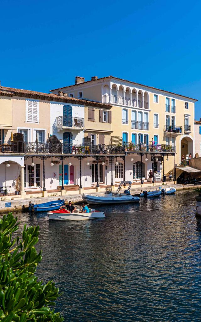 À découvrir à Port Grimaud  Grimaud Tourisme – Le charme de la Provence et  de la Côte d'Azur