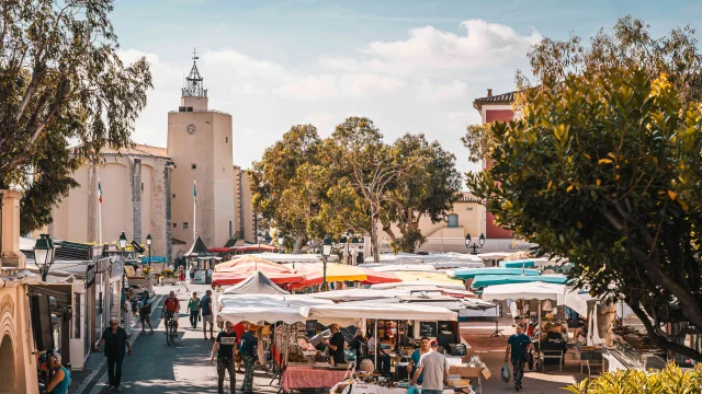 Marche Port Grimaud Cote D Azur 20