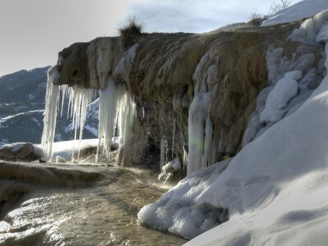 La Fontaine De Réotier En Hiver