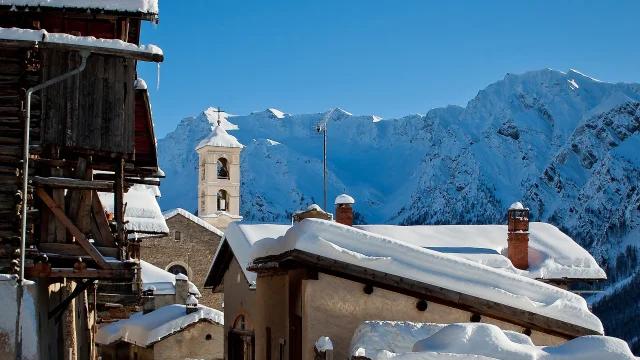 Rue enneigée de Saint-Véran