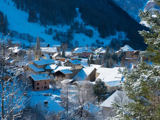 Chateau Ville Vieille Hiver 3©images Et Reves