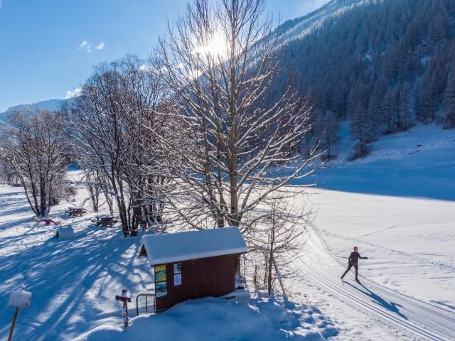 ©g Vallot Ristolas Fond Village Espace Ludique R S Dji 0701