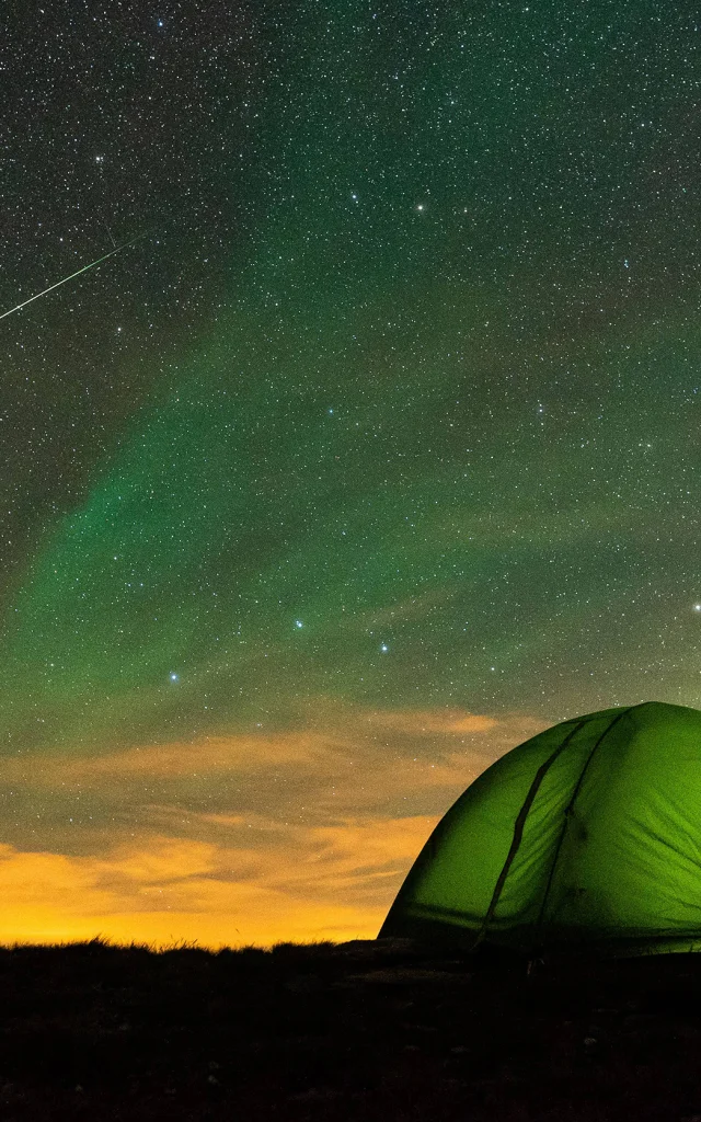 etoile-filante-verte-avec-airglow-et-tente-verte.jpg