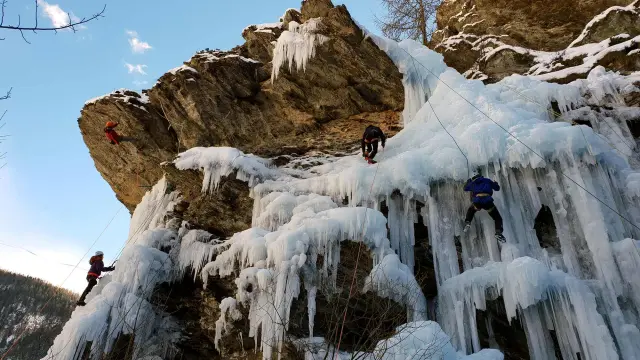 Cascade De Glace Aiguilles Queyras 05