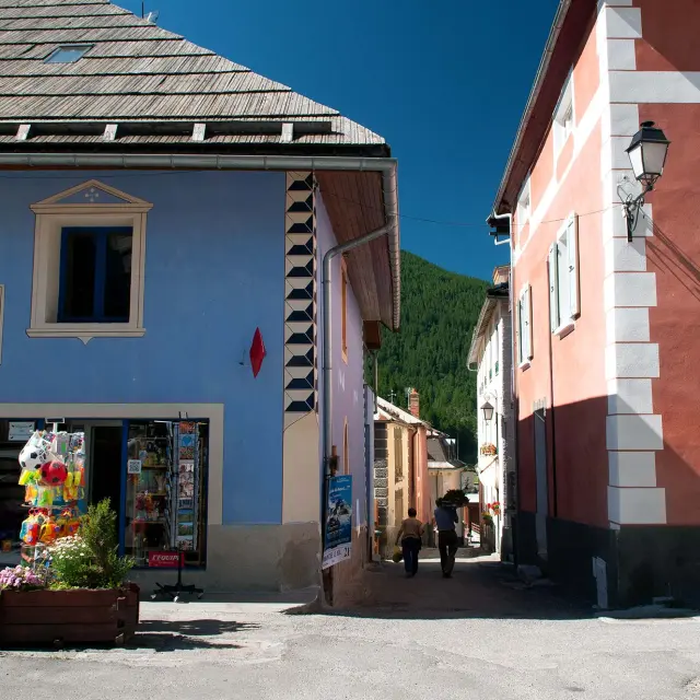 Aiguilles Village Ete 05