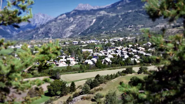 Eygliers Village 05
