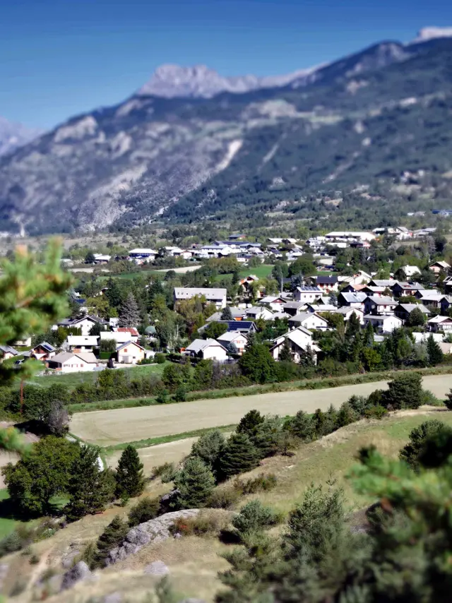 Eygliers Village 05