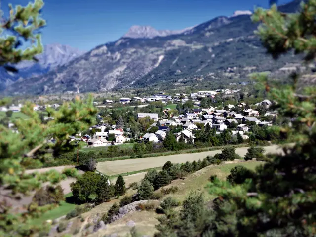 Eygliers Village 05