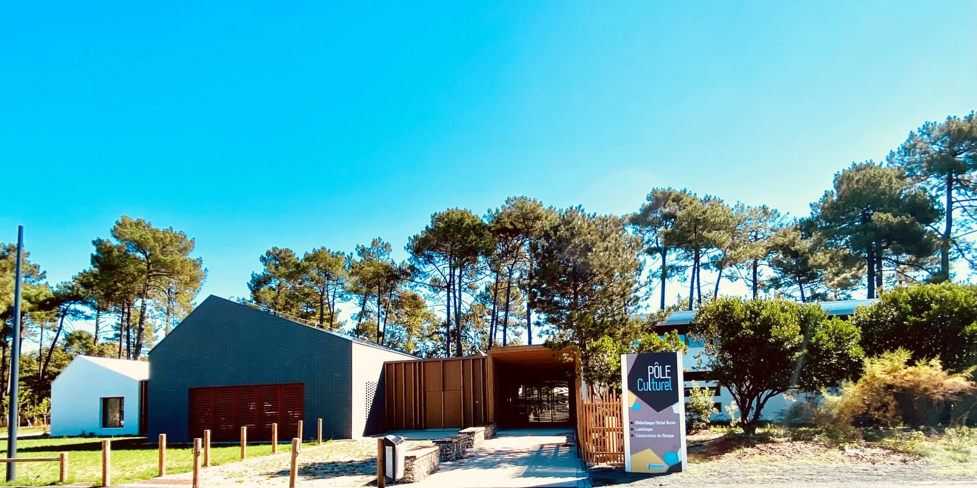 Bâtiment du pôle culturel avec le conservatoire