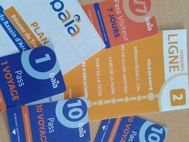 Photo de tickets, horaires et plan de bus Baïa