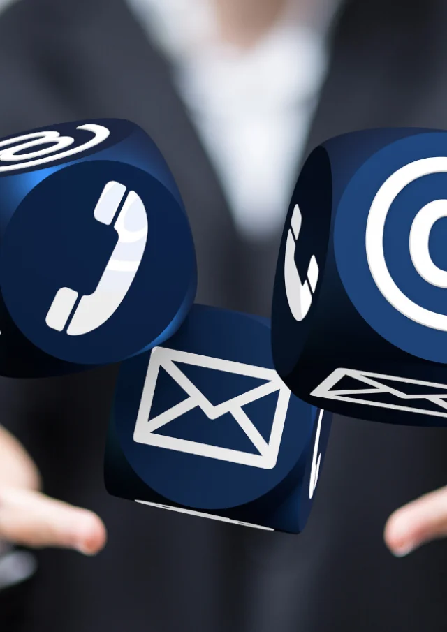 image illustrative de contact avec des pictogrammes téléphone, mail et enveloppe