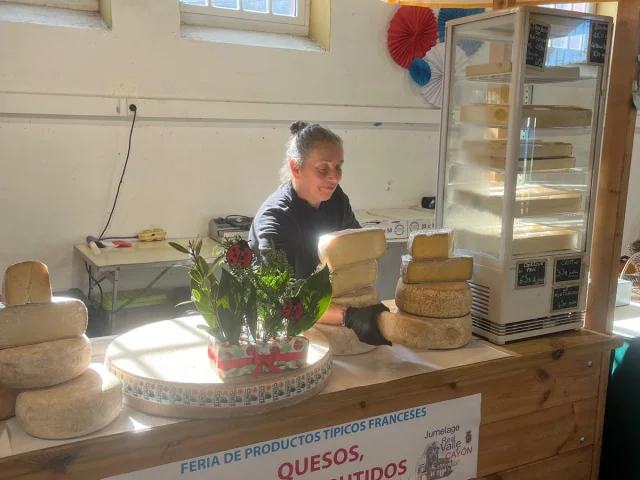 Marché des commerçants français à Santa Maria de Cayon