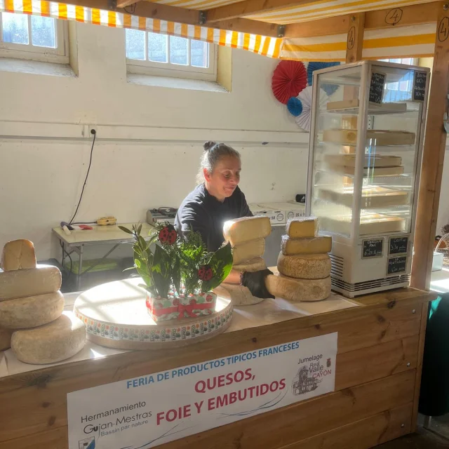 Marché des commerçants français à Santa Maria de Cayon