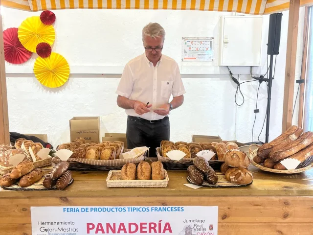 Marché des commerçants français à Santa Maria de Cayon