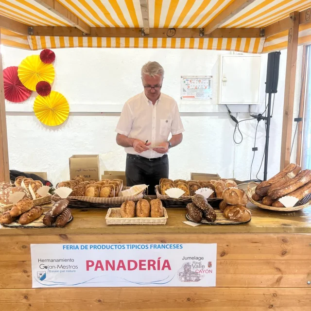 Marché des commerçants français à Santa Maria de Cayon