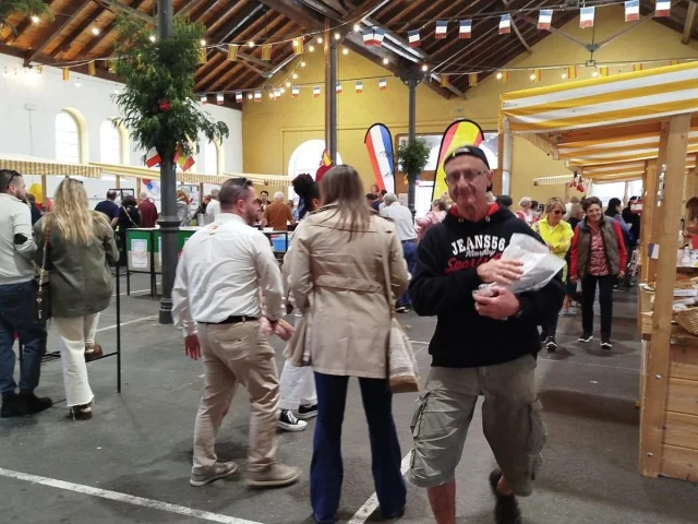 Marché des commerçants français à Santa Maria de Cayon