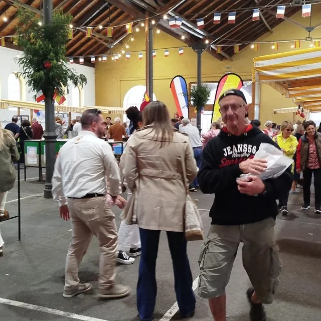 Marché des commerçants français à Santa Maria de Cayon