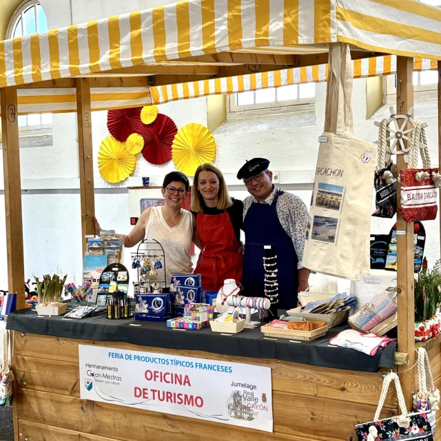 Marché des commerçants français à Santa Maria de Cayon