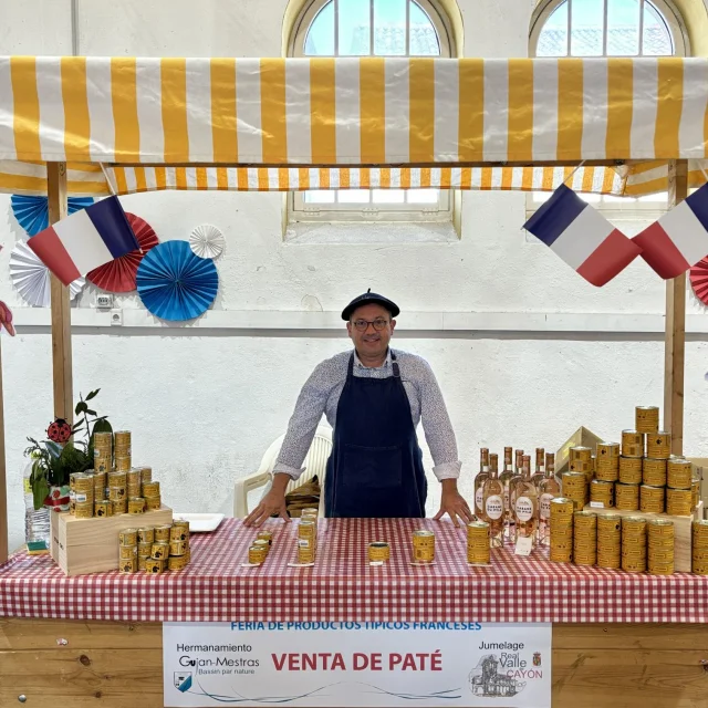 Marché des commerçants français à Santa Maria de Cayon