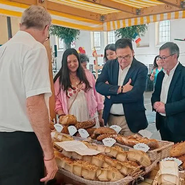 Marché des commerçants français à Santa Maria de Cayon