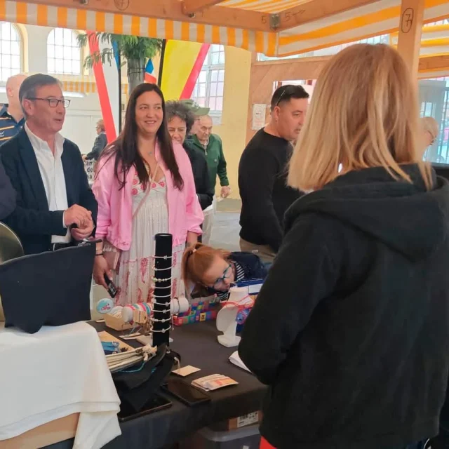 Marché des commerçants français à Santa Maria de Cayon