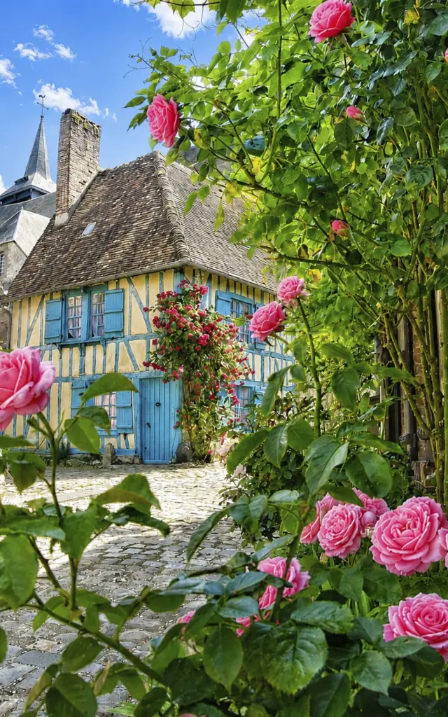 Gerberoy La Maison Aux Colombages Bleus 01 Hauts De France Tourisme Antoine Versluys