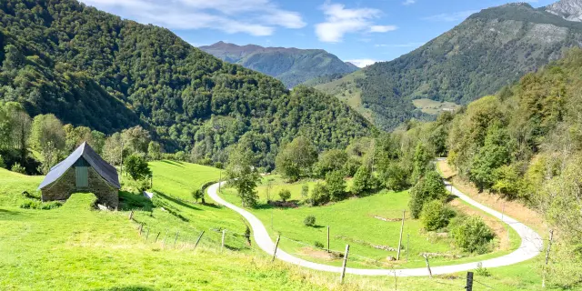 Découverte en voiture du Val d'Azun, par le Col de Spandelles ©Pierre Meyer AE Média