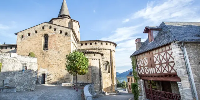 Découverte de l'Abbatiale de Saint-Savin, près d'Argelès-Gazost ©Vallées de Gavarnie