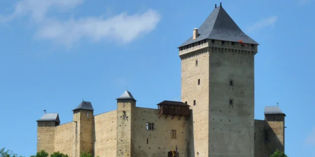 El castillo de Mauvezin y su impresionante vista de los Pirineos