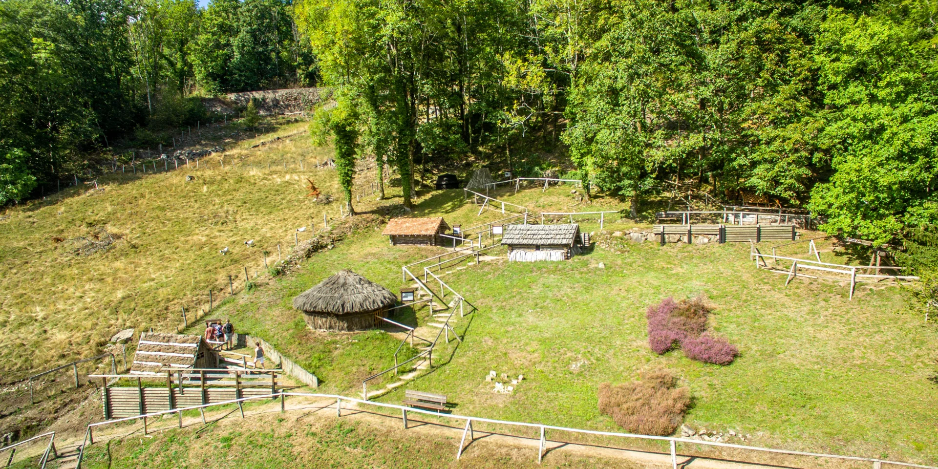 Vue aérienne du musée départemental de la Montagne à Château-Lambert - Région des 1000 Étangs - Vosges du Sud