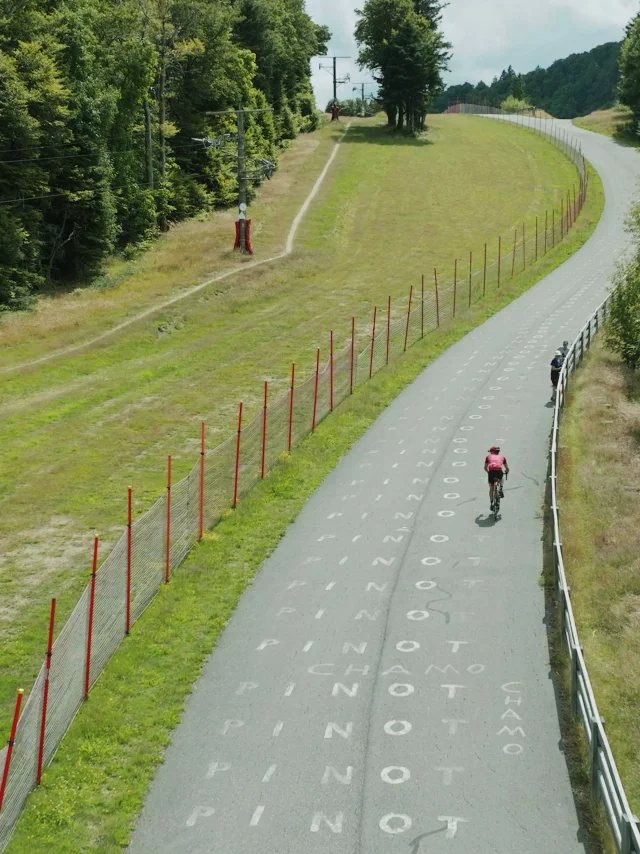 Un cycliste dans la montée de La Planche des Belles Filles - Vosges du Sud