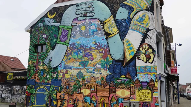 Œuvre de street art représentant un tableau de l’Épopée de Gilgamesh, intitulé “La fin de la route”, réalisée par JoBeR et Monsieur Poes - Parcours urbain Lure - Vosges du Sud