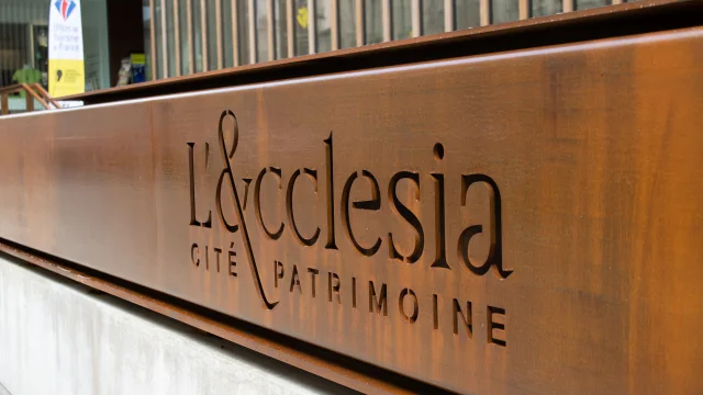 Devanture du musée de l'Ecclesia à Luxeuil-les-Bains, bâtiment réalisé par Michel Malcotti - Vosges du Sud