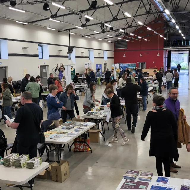 Matinée d'échanges de documentation à la bourse aux documents organisée par Destination 70, à Héricourt en 2025 - Vosges du Sud, Haute-Saône
