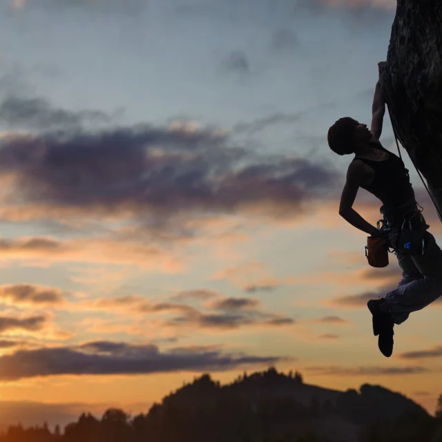 Escalade au couché du soleil