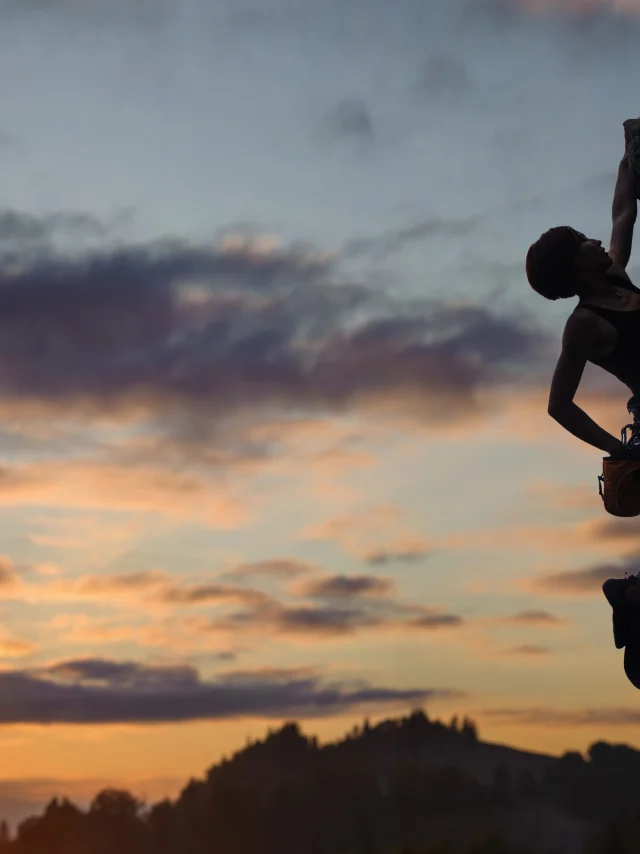 Escalade au couché du soleil