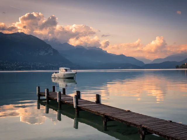 Bateau sur le lac d'Annecy