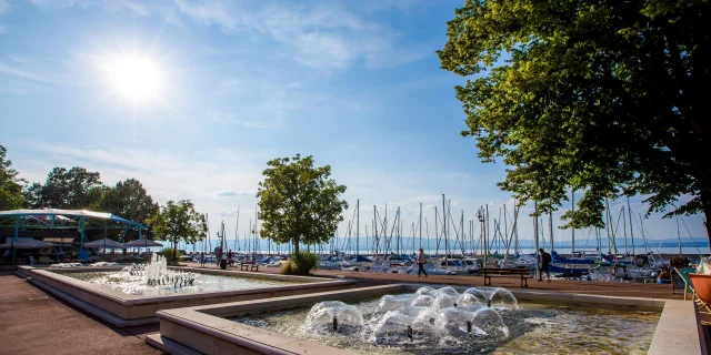 Fonteinen in de haven van Evian