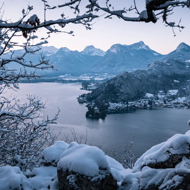 Lac d'Annecy depuis e Roc De Chere