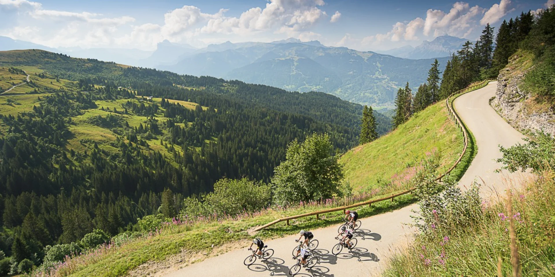 Vélo sur la route de Joux Plane