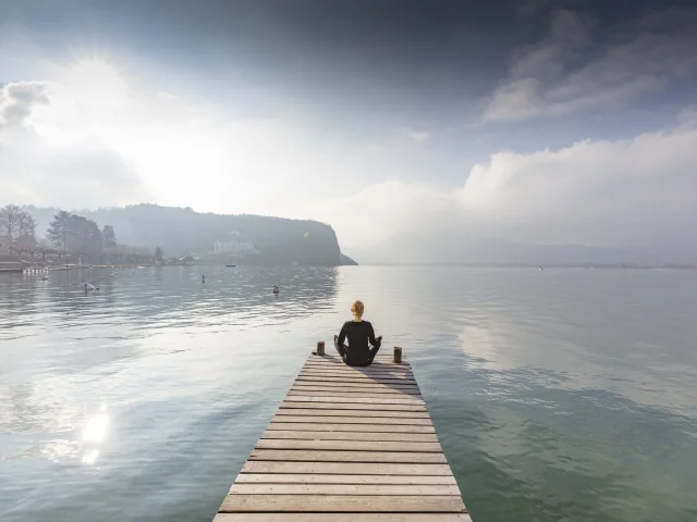 Méditation sur le lac d'Annecy
