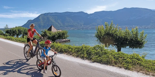 Balade A Vélo Le Long Du Lac d'Annecy