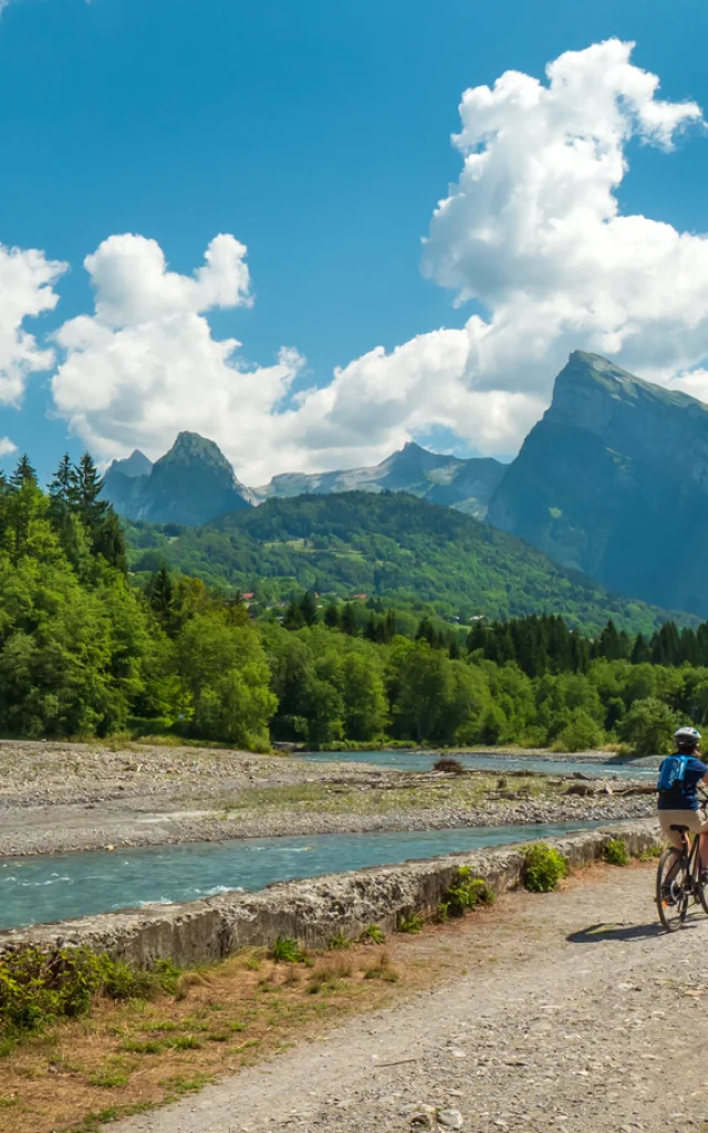 モリヨンのギフレ付近でのマウンテンバイク