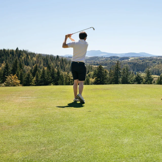 Golfeur - panorama sur le Mont Mézenc