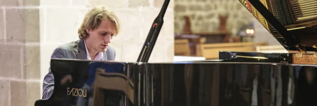 Dans l'église de Tence, concert de Piano avec le pianiste Sergey BELYAVSKY