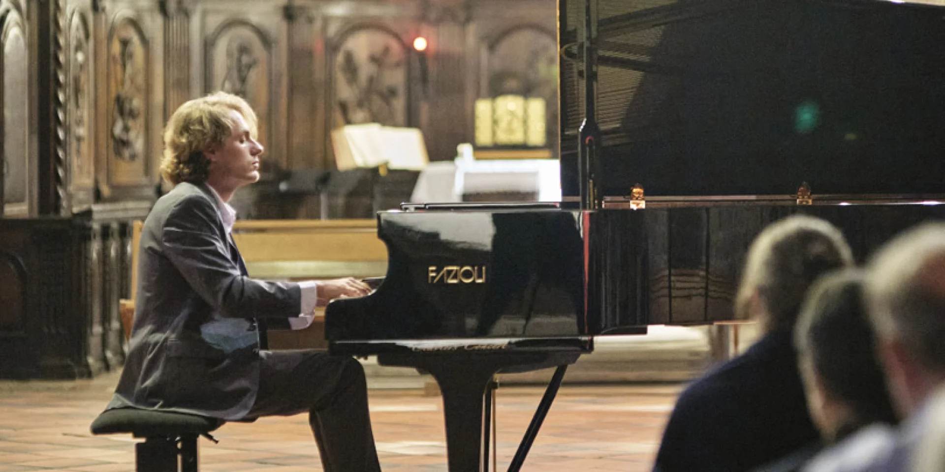 Dans l'église de Tence, concert de Piano avec le pianiste Sergey BELYAVSKY