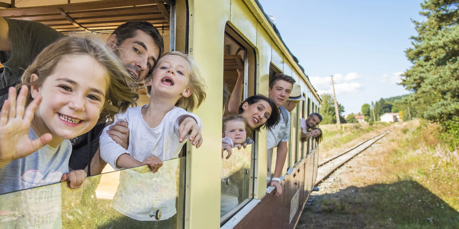 Le train touristique entre Raucoules et Saint-Agrève.