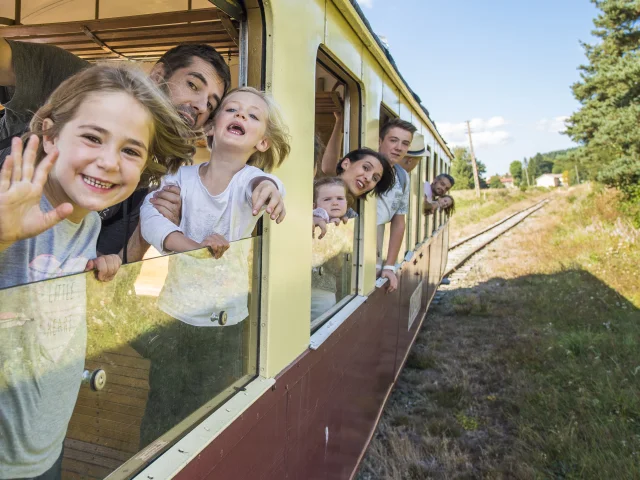 Le train touristique entre Raucoules et Saint-Agrève.