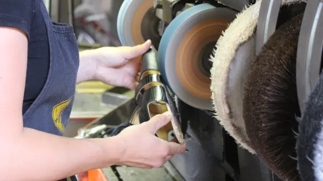 Maeva Abrial, artisane cordonnière